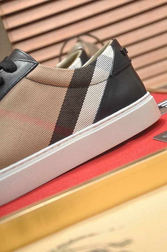 Burberry Leather Low-Top Sneakers Colorway 38 1133260-38