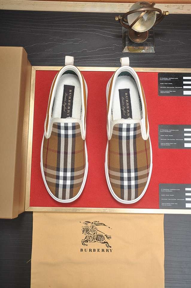 Burberry Leather Low-Top Sneakers Colorway 3 1133220-3