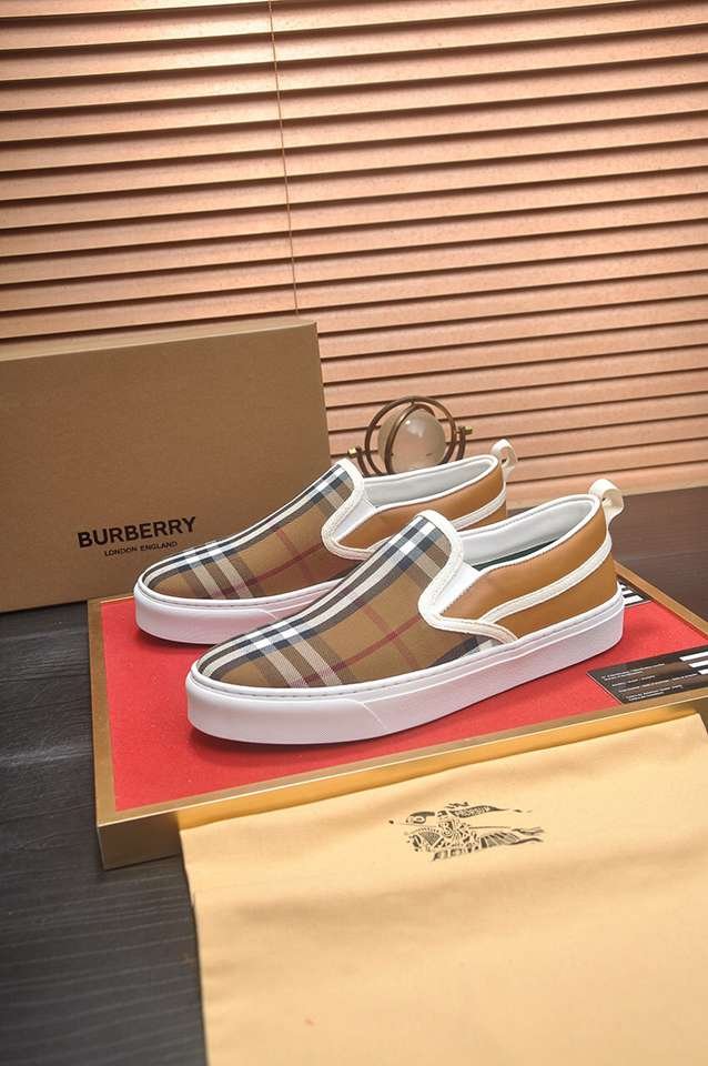 Burberry Leather Low-Top Sneakers Colorway 3 1133220-3