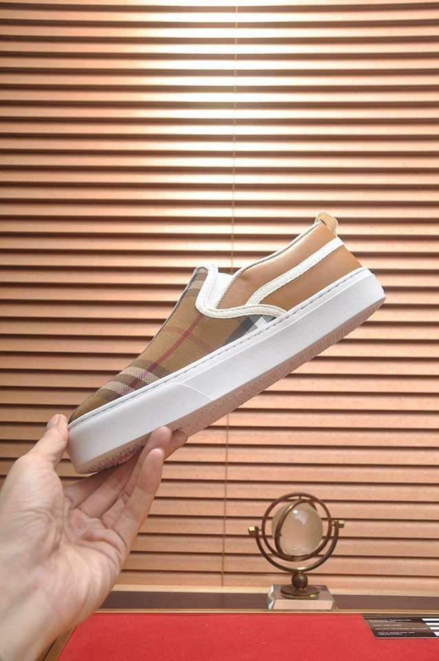 Burberry Leather Low-Top Sneakers Colorway 3 1133220-3