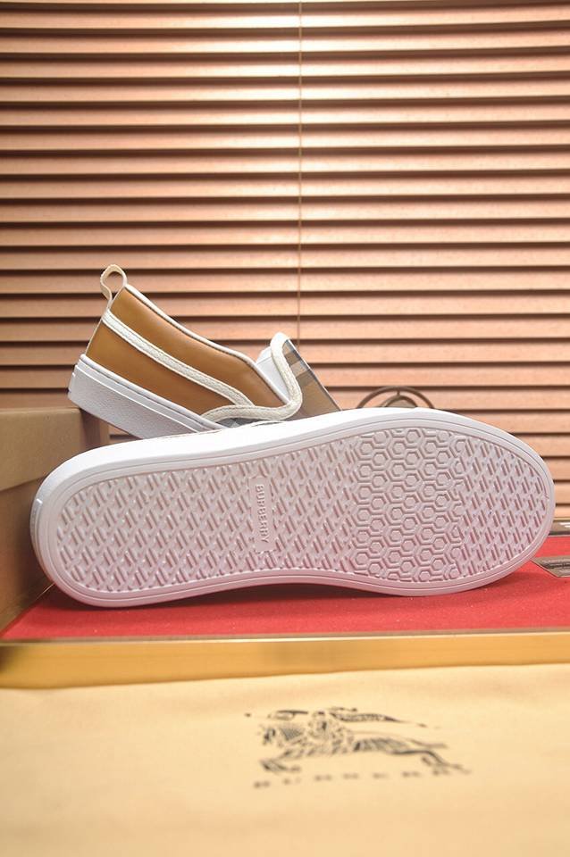 Burberry Leather Low-Top Sneakers Colorway 3 1133220-3