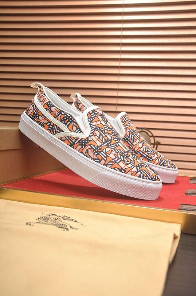 Burberry Leather Low-Top Sneakers Colorway 2 1133220-2