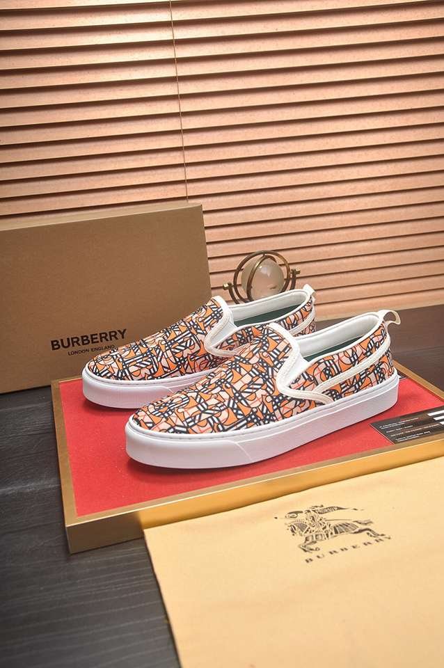 Burberry Leather Low-Top Sneakers Colorway 2 1133220-2