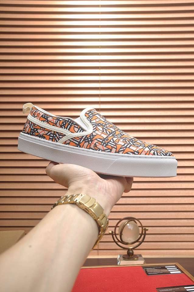 Burberry Leather Low-Top Sneakers Colorway 2 1133220-2