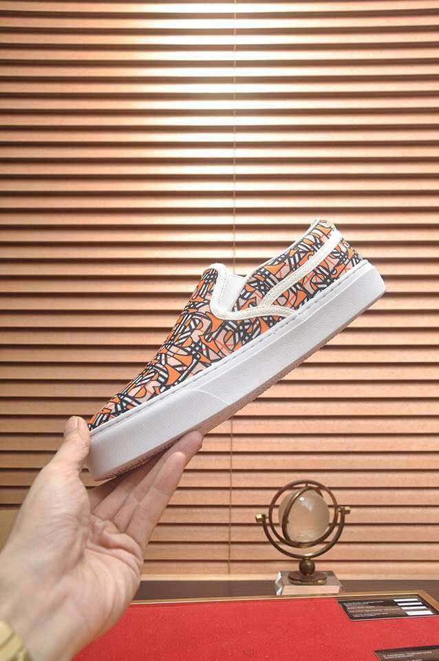 Burberry Leather Low-Top Sneakers Colorway 2 1133220-2