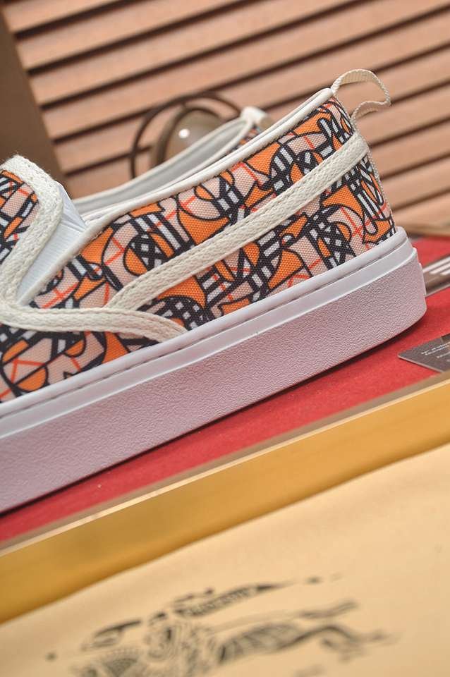 Burberry Leather Low-Top Sneakers Colorway 2 1133220-2