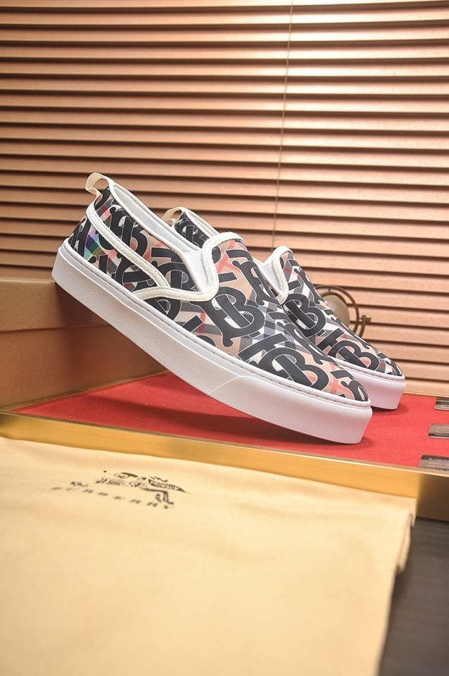 Burberry Leather Low-Top Sneakers Colorway 1 1133220-1
