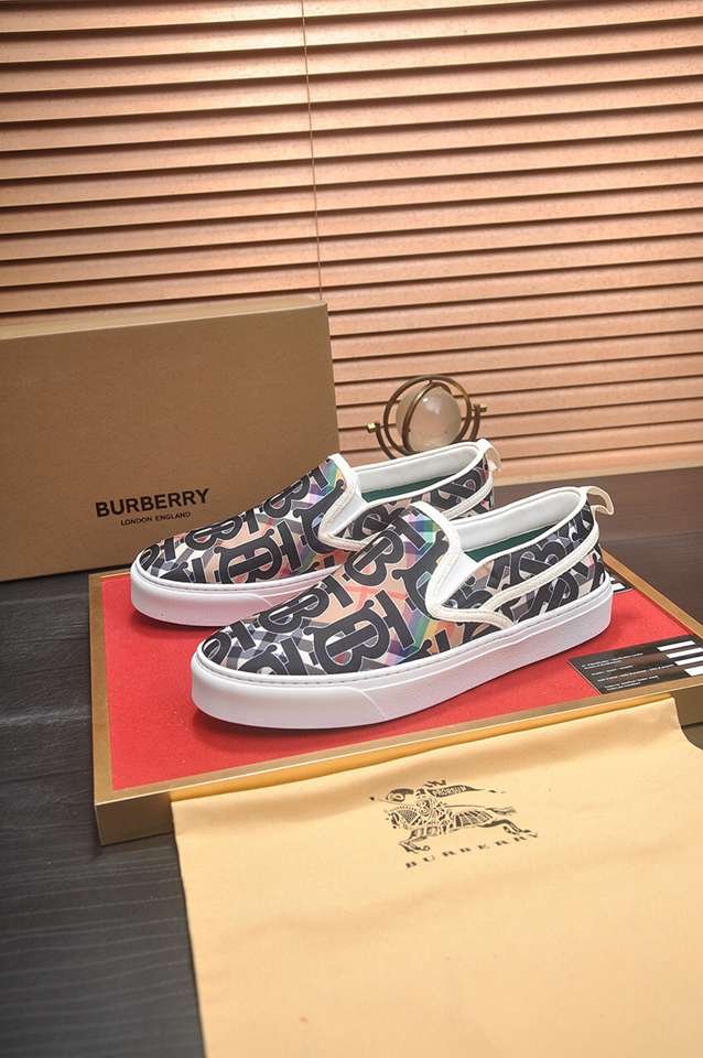 Burberry Leather Low-Top Sneakers Colorway 1 1133220-1