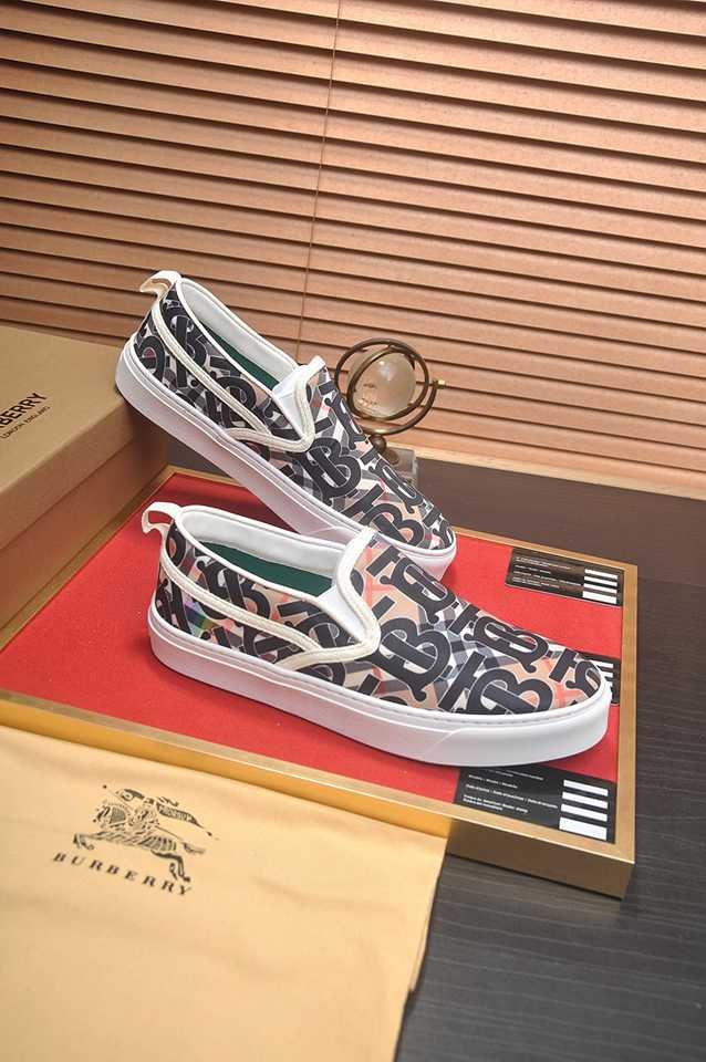 Burberry Leather Low-Top Sneakers Colorway 1 1133220-1