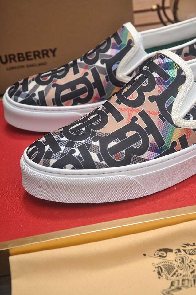 Burberry Leather Low-Top Sneakers Colorway 1 1133220-1