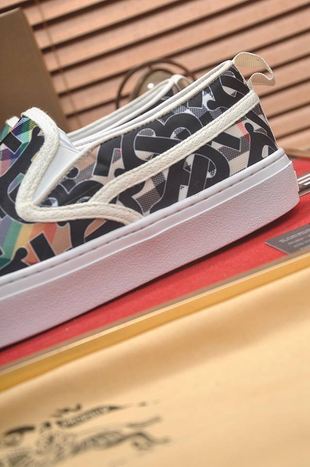 Burberry Leather Low-Top Sneakers Colorway 1 1133220-1