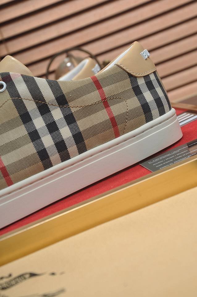 Burberry Leather Low-Top Sneakers Colorway 37 1133260-37