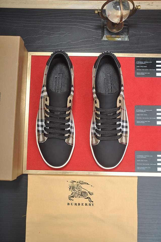 Burberry Leather Low-Top Sneakers Colorway 36 1133260-36