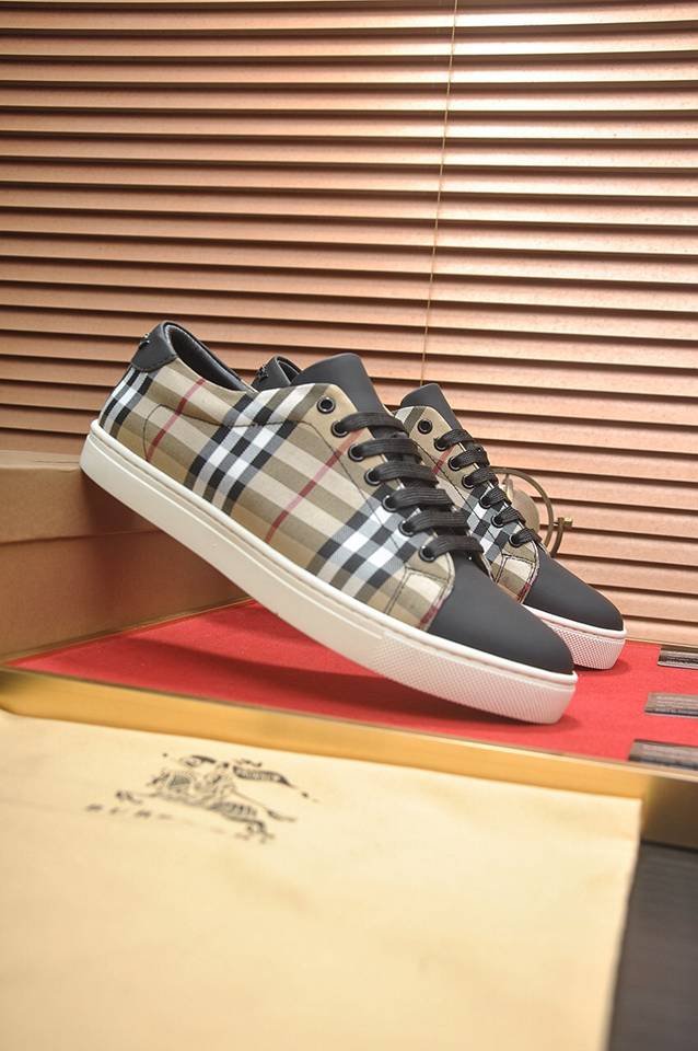 Burberry Leather Low-Top Sneakers Colorway 36 1133260-36