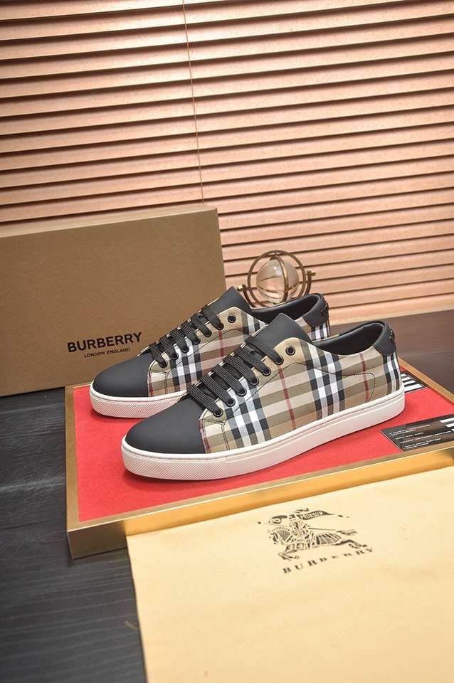 Burberry Leather Low-Top Sneakers Colorway 36 1133260-36