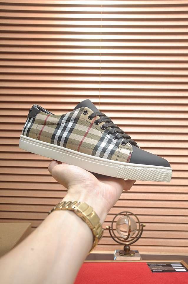 Burberry Leather Low-Top Sneakers Colorway 36 1133260-36