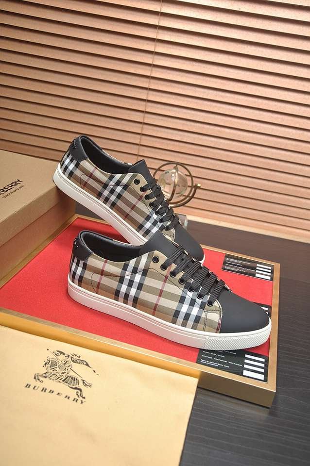 Burberry Leather Low-Top Sneakers Colorway 36 1133260-36