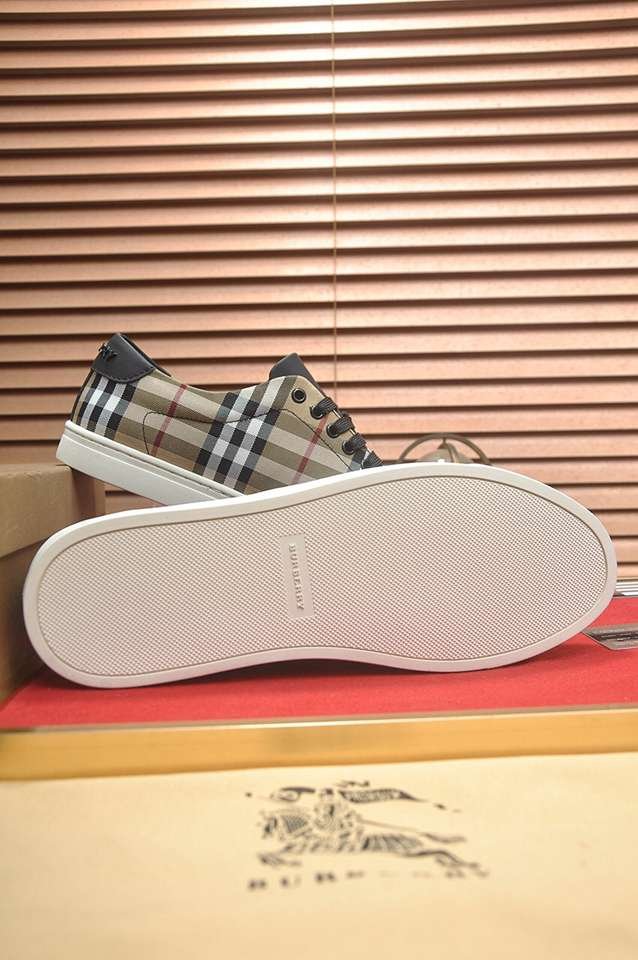 Burberry Leather Low-Top Sneakers Colorway 36 1133260-36