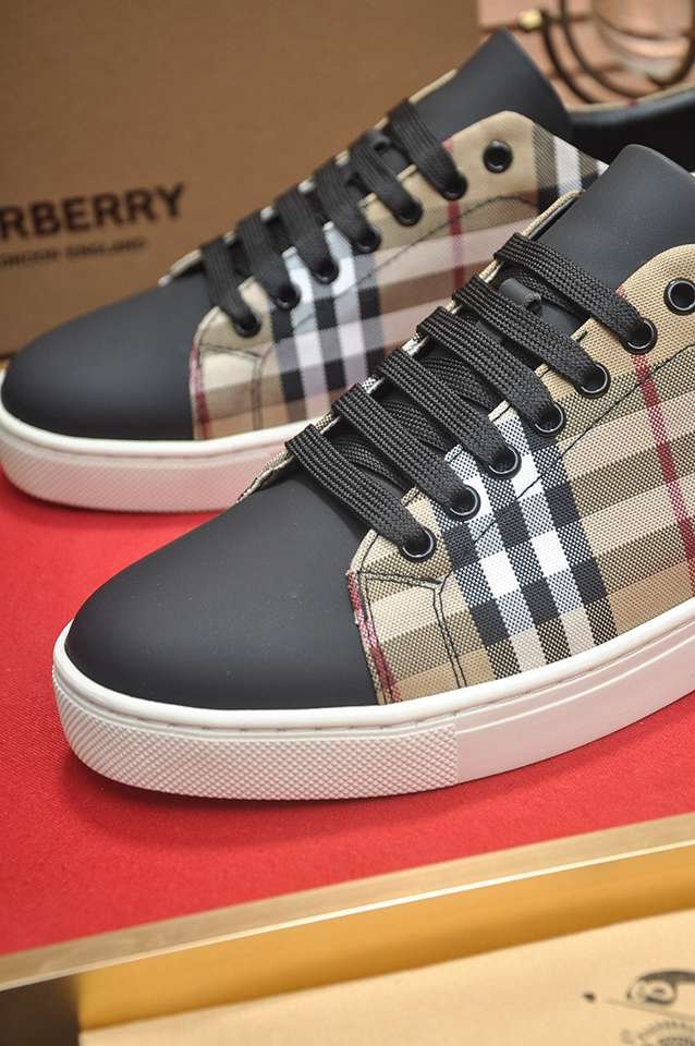 Burberry Leather Low-Top Sneakers Colorway 36 1133260-36