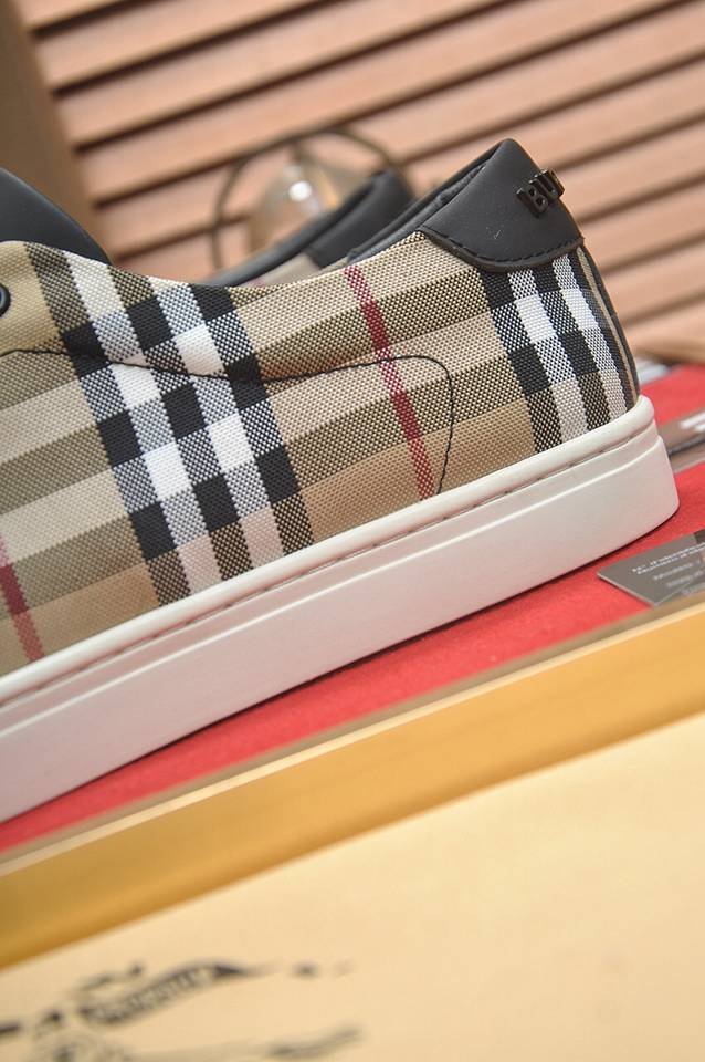 Burberry Leather Low-Top Sneakers Colorway 36 1133260-36