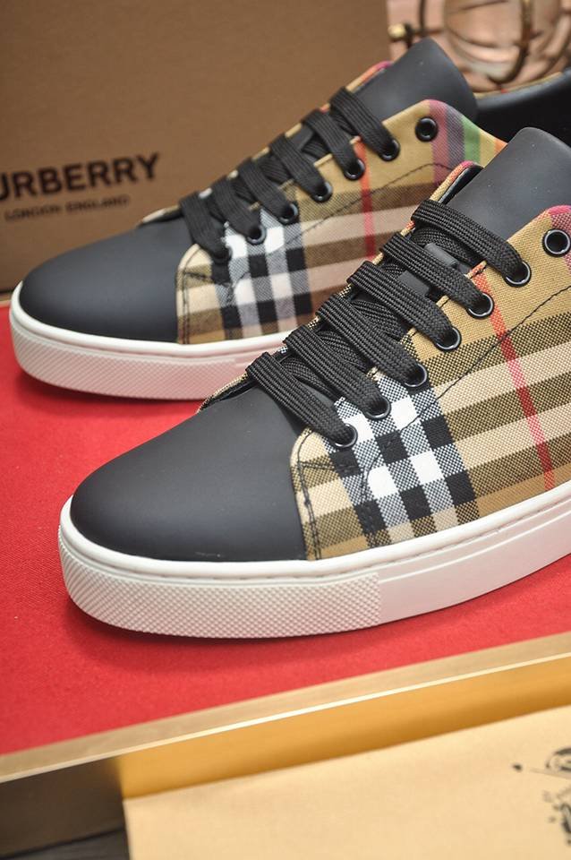 Burberry Leather Low-Top Sneakers Colorway 35 1133260-35