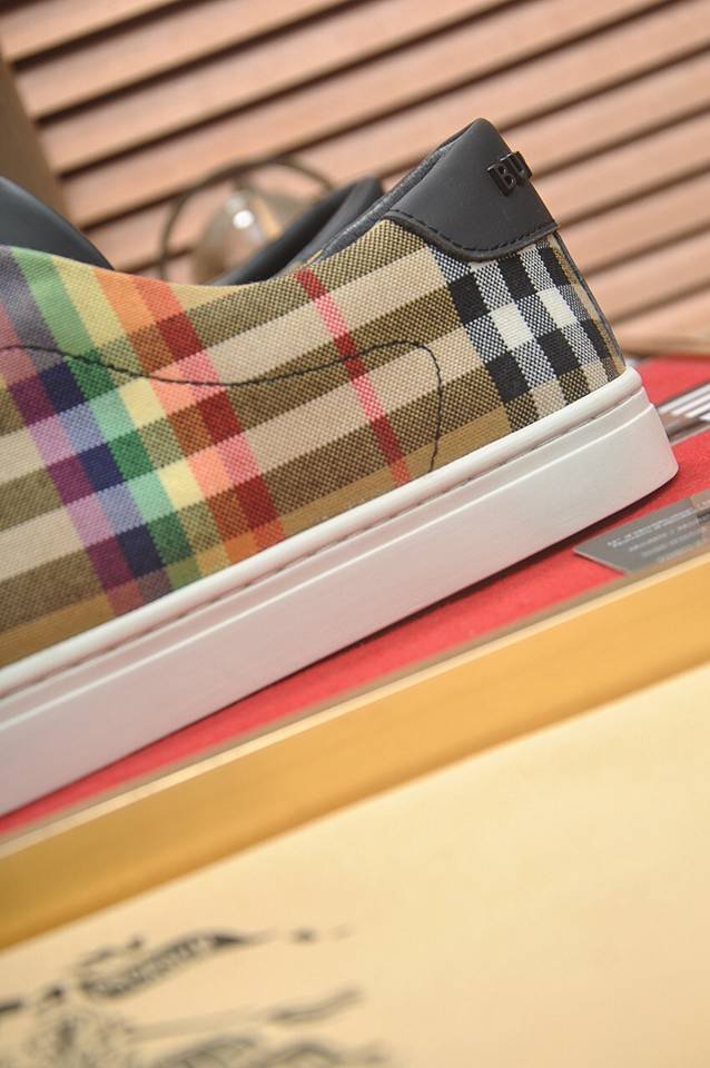 Burberry Leather Low-Top Sneakers Colorway 35 1133260-35