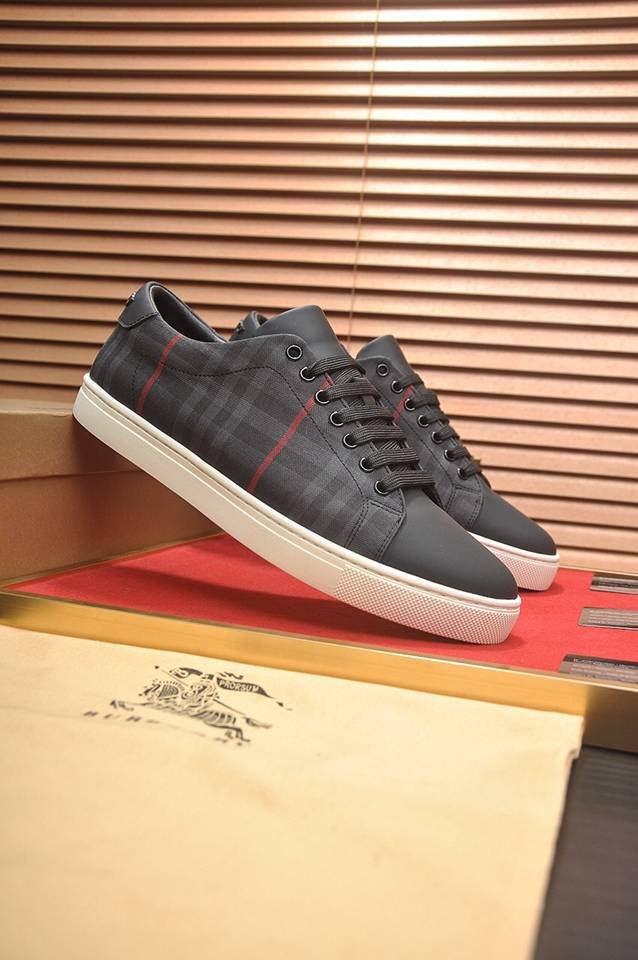Burberry Leather Low-Top Sneakers Colorway 34 1133260-34
