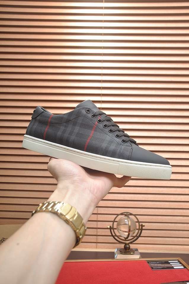 Burberry Leather Low-Top Sneakers Colorway 34 1133260-34
