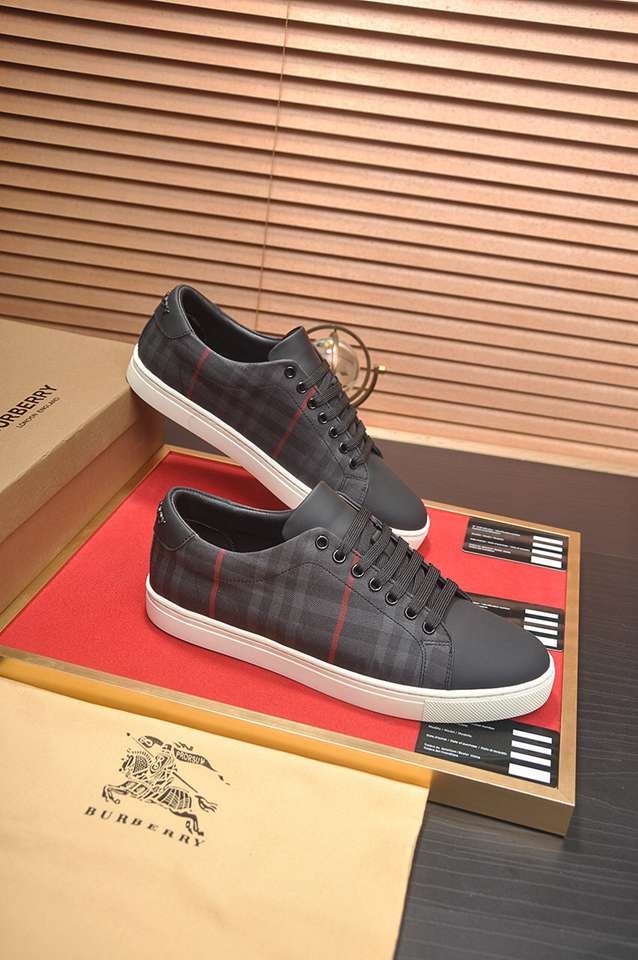Burberry Leather Low-Top Sneakers Colorway 34 1133260-34