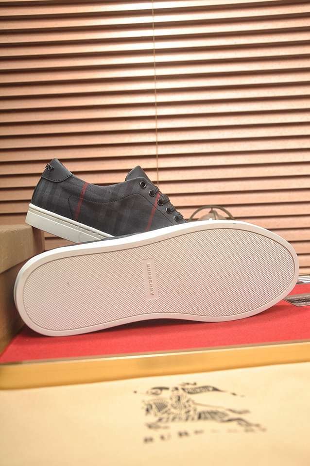 Burberry Leather Low-Top Sneakers Colorway 34 1133260-34