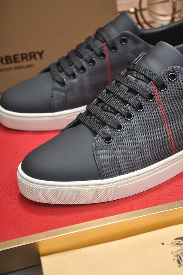 Burberry Leather Low-Top Sneakers Colorway 34 1133260-34