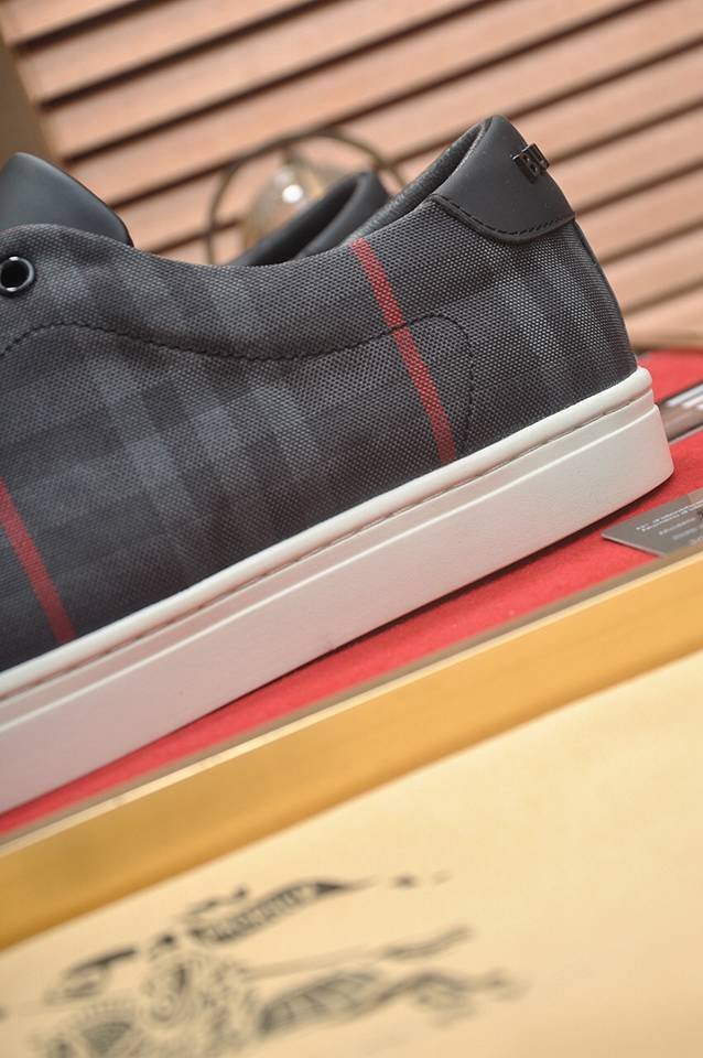 Burberry Leather Low-Top Sneakers Colorway 34 1133260-34