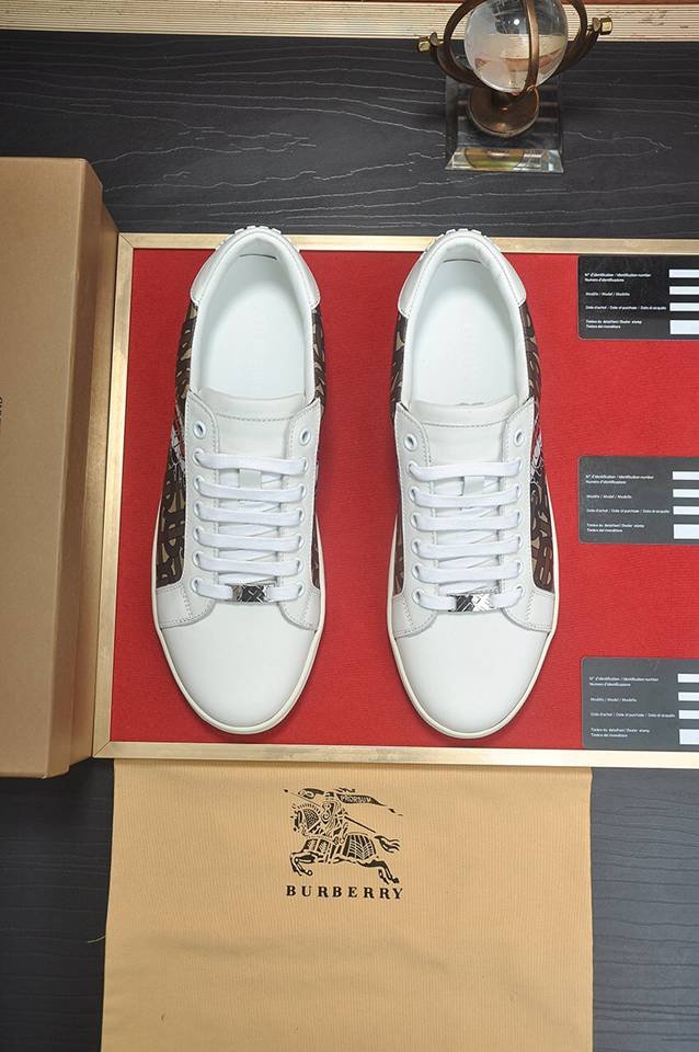 Burberry Leather Low-Top Sneakers Colorway 33 1133260-33