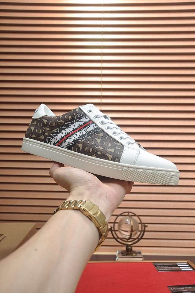 Burberry Leather Low-Top Sneakers Colorway 33 1133260-33