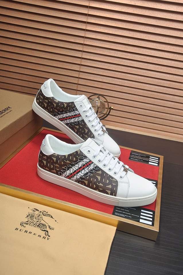 Burberry Leather Low-Top Sneakers Colorway 33 1133260-33