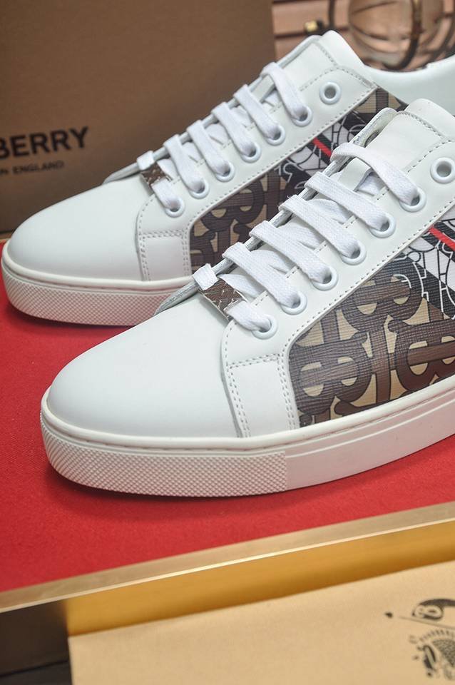 Burberry Leather Low-Top Sneakers Colorway 33 1133260-33