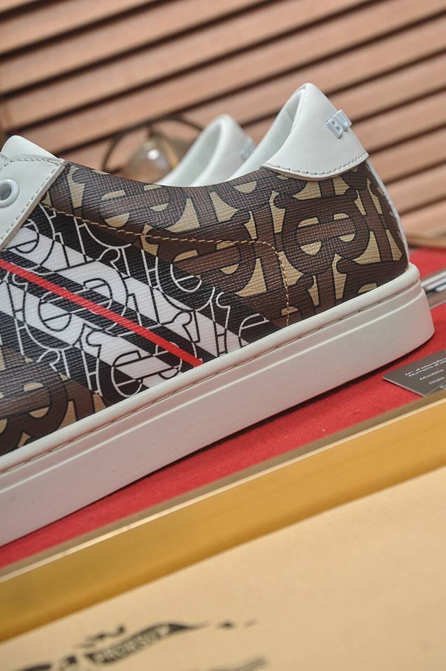 Burberry Leather Low-Top Sneakers Colorway 33 1133260-33