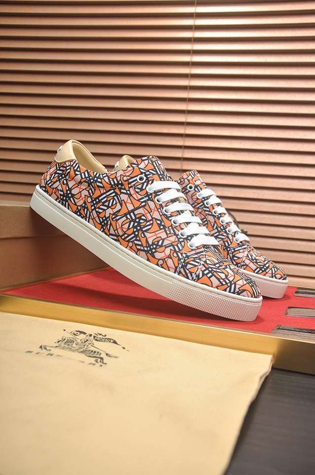 Burberry Leather Low-Top Sneakers Colorway 32 1133260-32