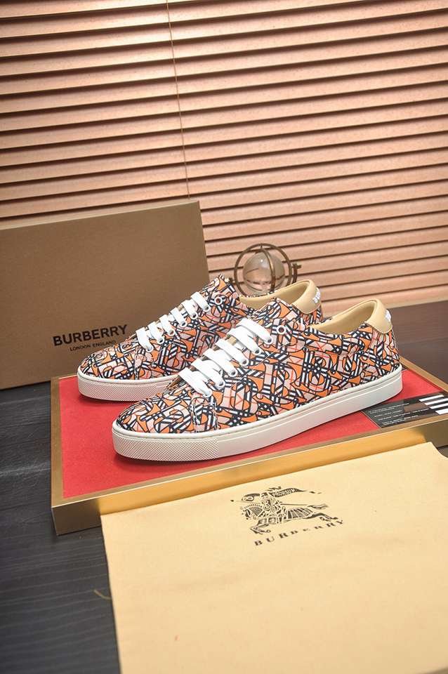 Burberry Leather Low-Top Sneakers Colorway 32 1133260-32