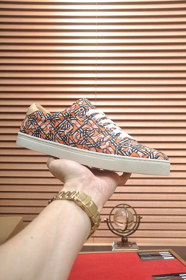 Burberry Leather Low-Top Sneakers Colorway 32 1133260-32