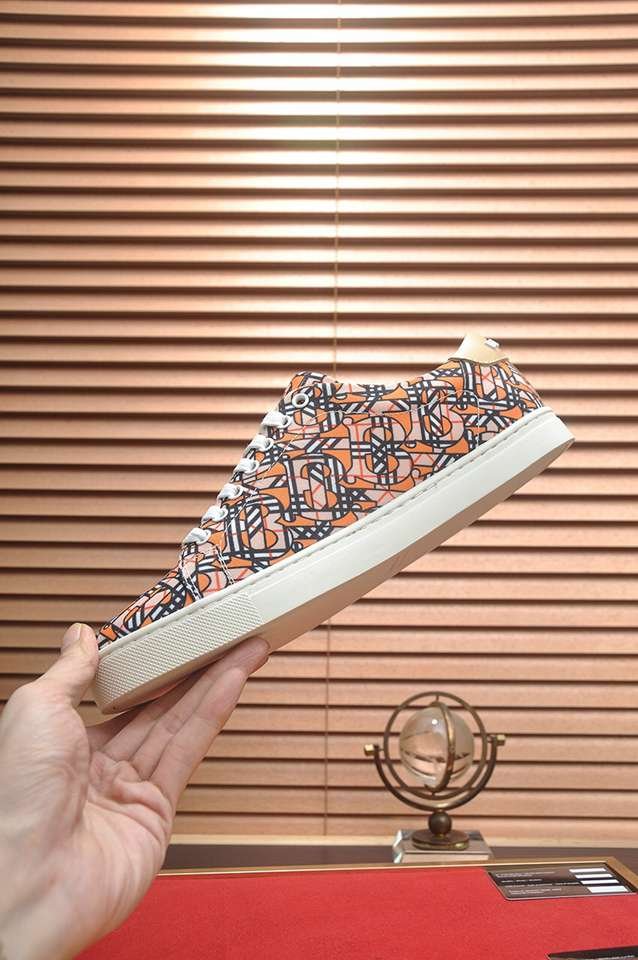 Burberry Leather Low-Top Sneakers Colorway 32 1133260-32