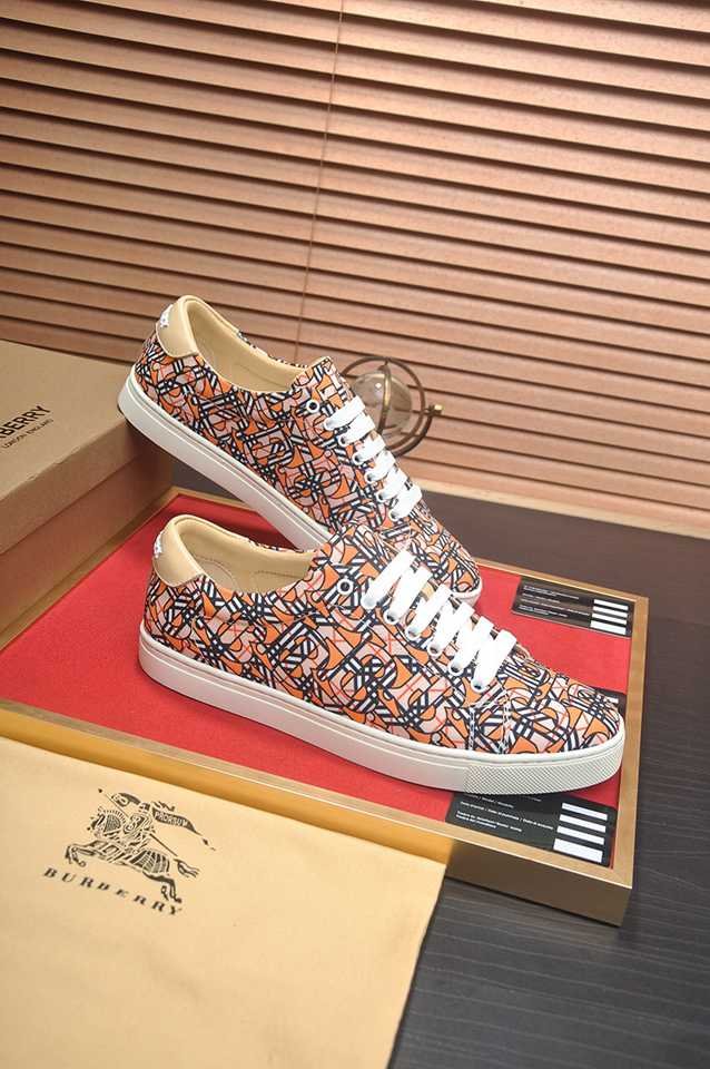 Burberry Leather Low-Top Sneakers Colorway 32 1133260-32