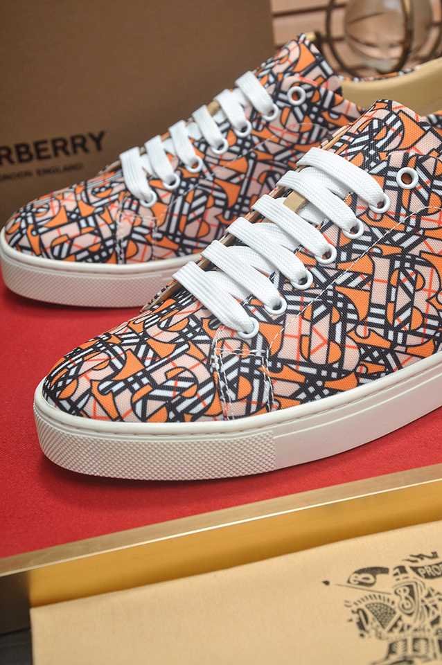 Burberry Leather Low-Top Sneakers Colorway 32 1133260-32