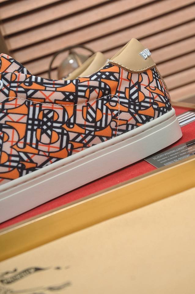 Burberry Leather Low-Top Sneakers Colorway 32 1133260-32