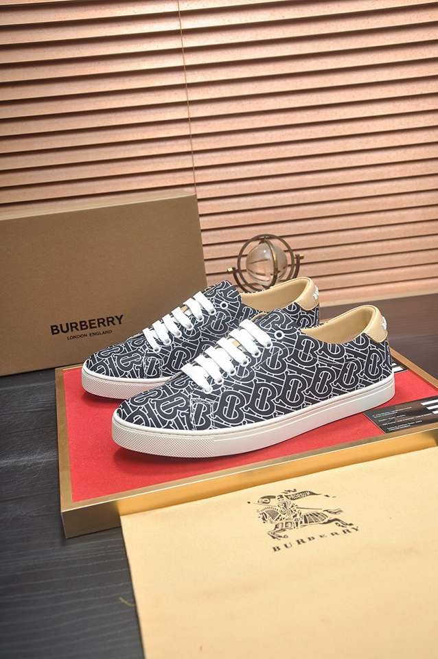 Burberry Leather Low-Top Sneakers Colorway 31 1133260-31