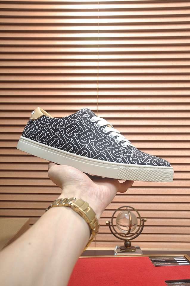 Burberry Leather Low-Top Sneakers Colorway 31 1133260-31