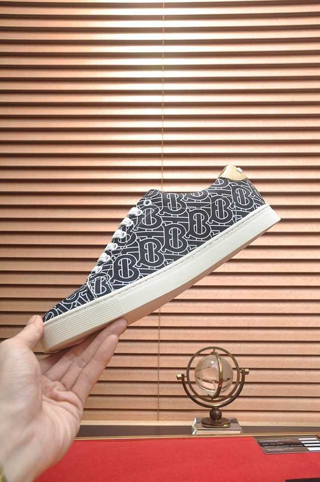 Burberry Leather Low-Top Sneakers Colorway 31 1133260-31