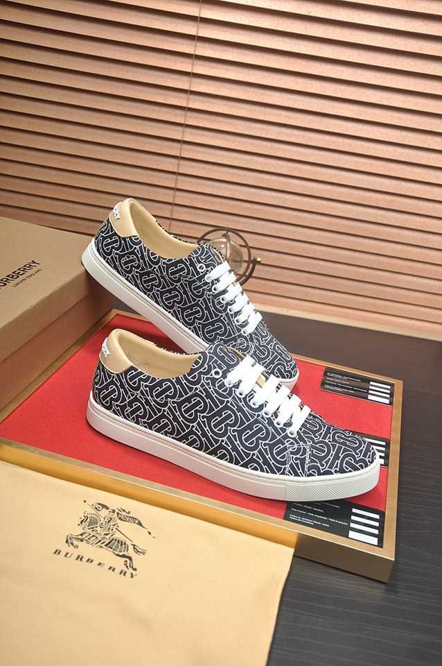 Burberry Leather Low-Top Sneakers Colorway 31 1133260-31