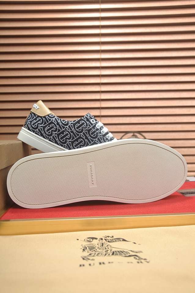 Burberry Leather Low-Top Sneakers Colorway 31 1133260-31