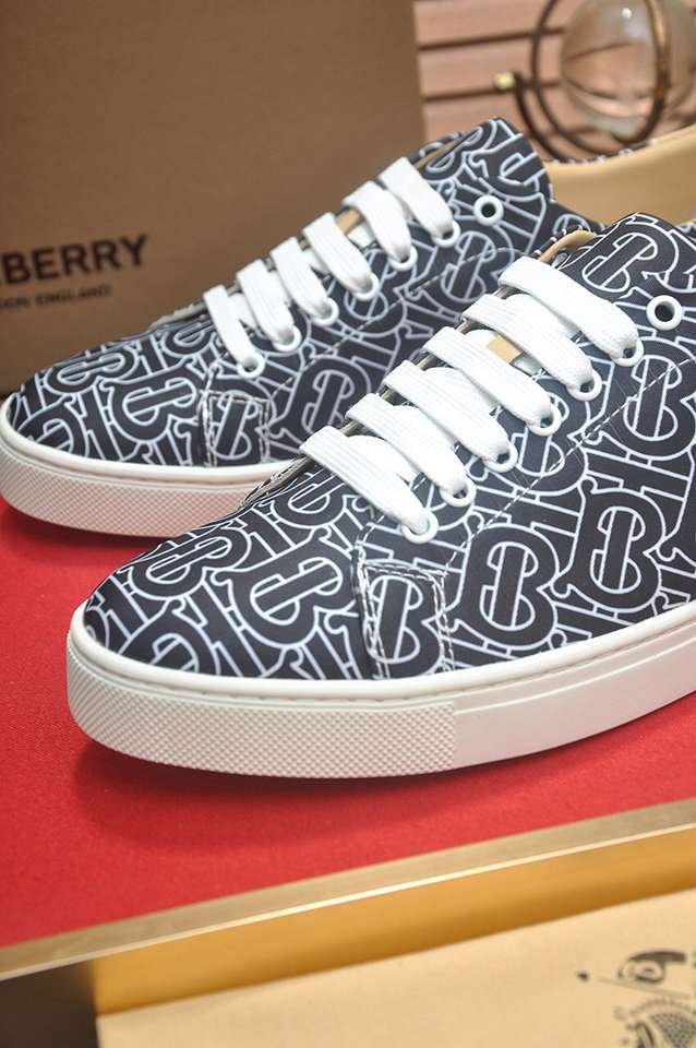 Burberry Leather Low-Top Sneakers Colorway 31 1133260-31